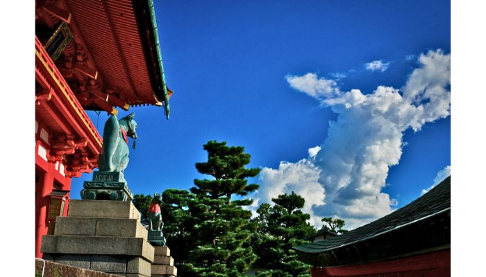 Fox statue and gate at Fushimi Inari Taisha.